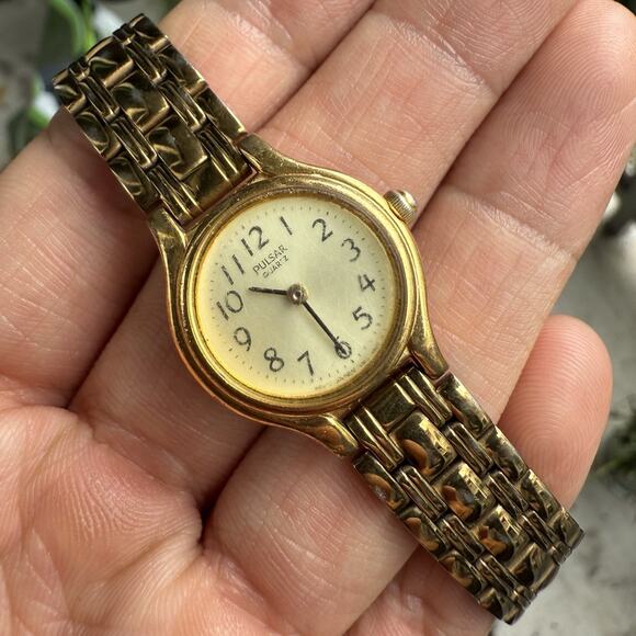 Vintage Japan Pulsar V810-1140 Quartz Ladies Gold Tone Bracelet Watch Women’s - Picture 1 of 10